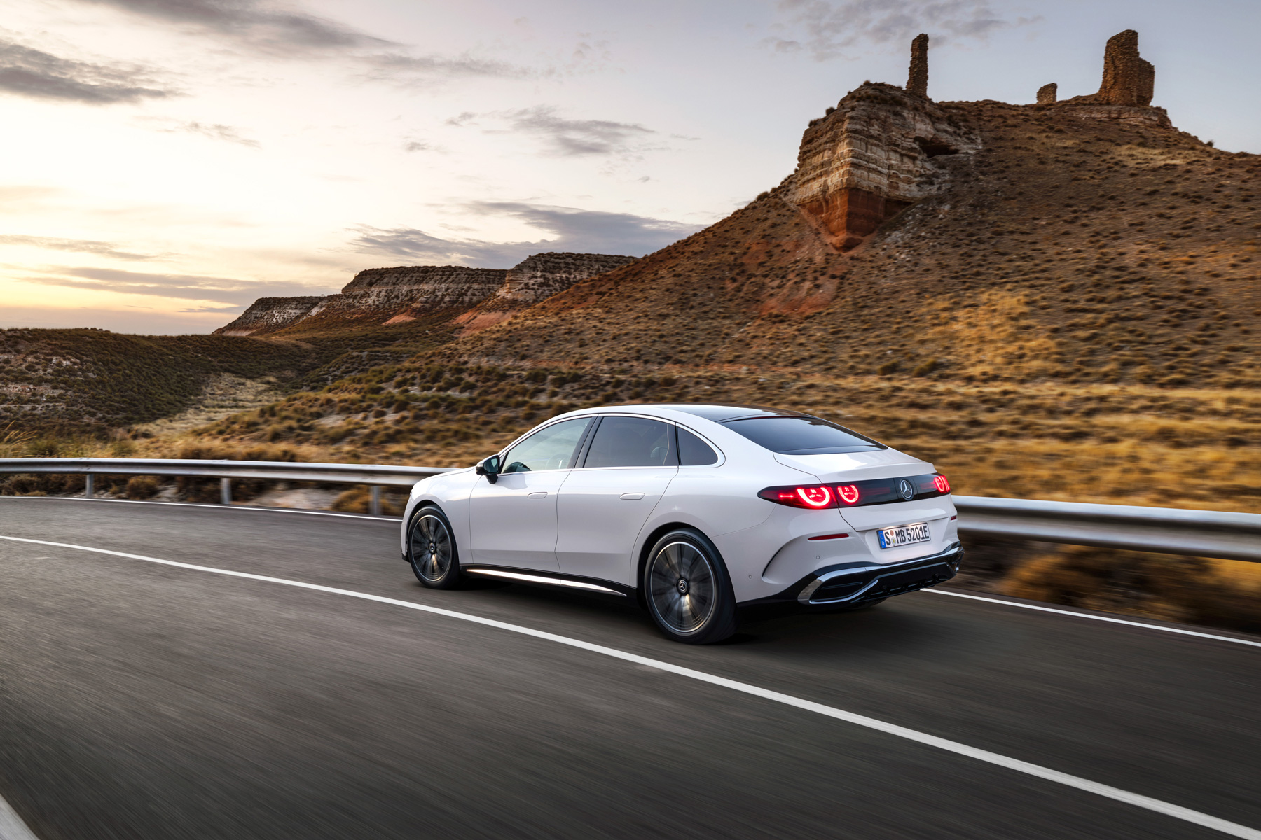 Mercedes Clase C Eléctrico lanzamiento foto exterior dinámica