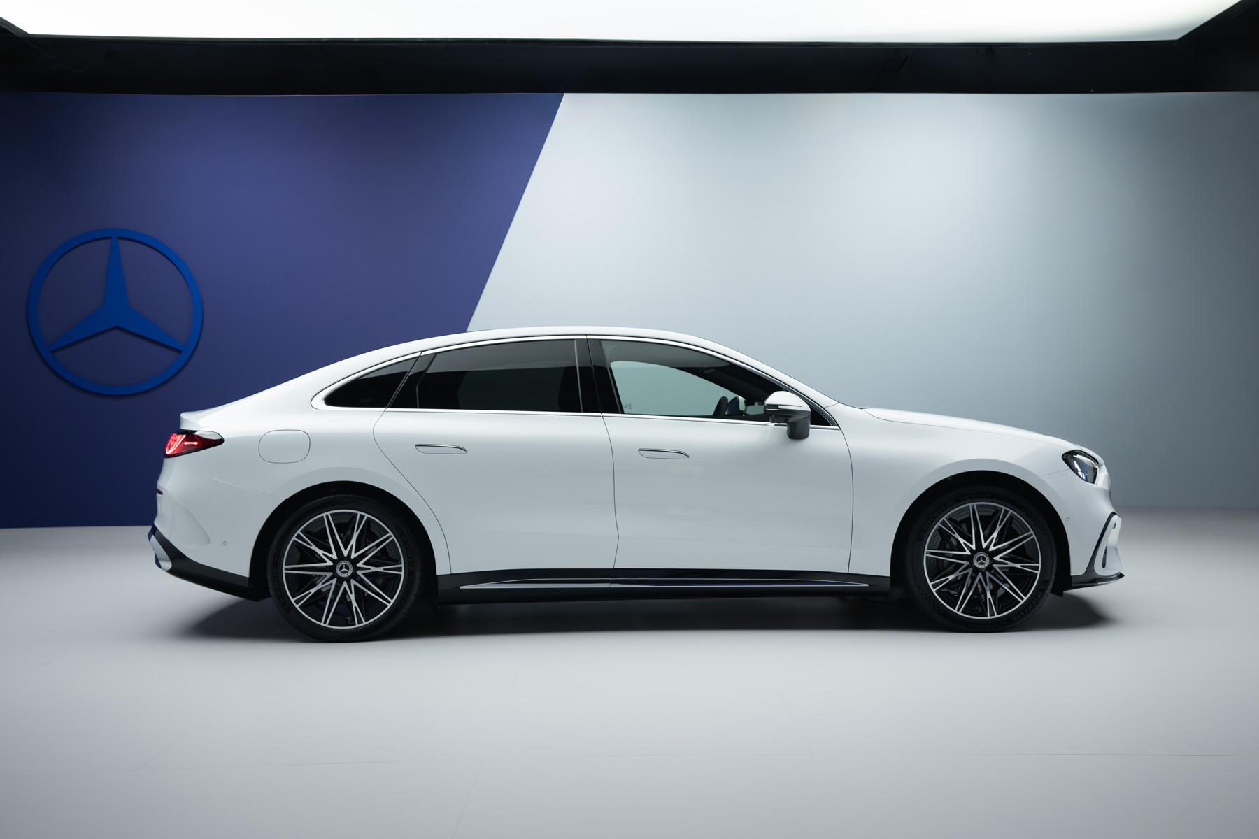 Mercedes Clase C Eléctrico lanzamiento foto exterior estática