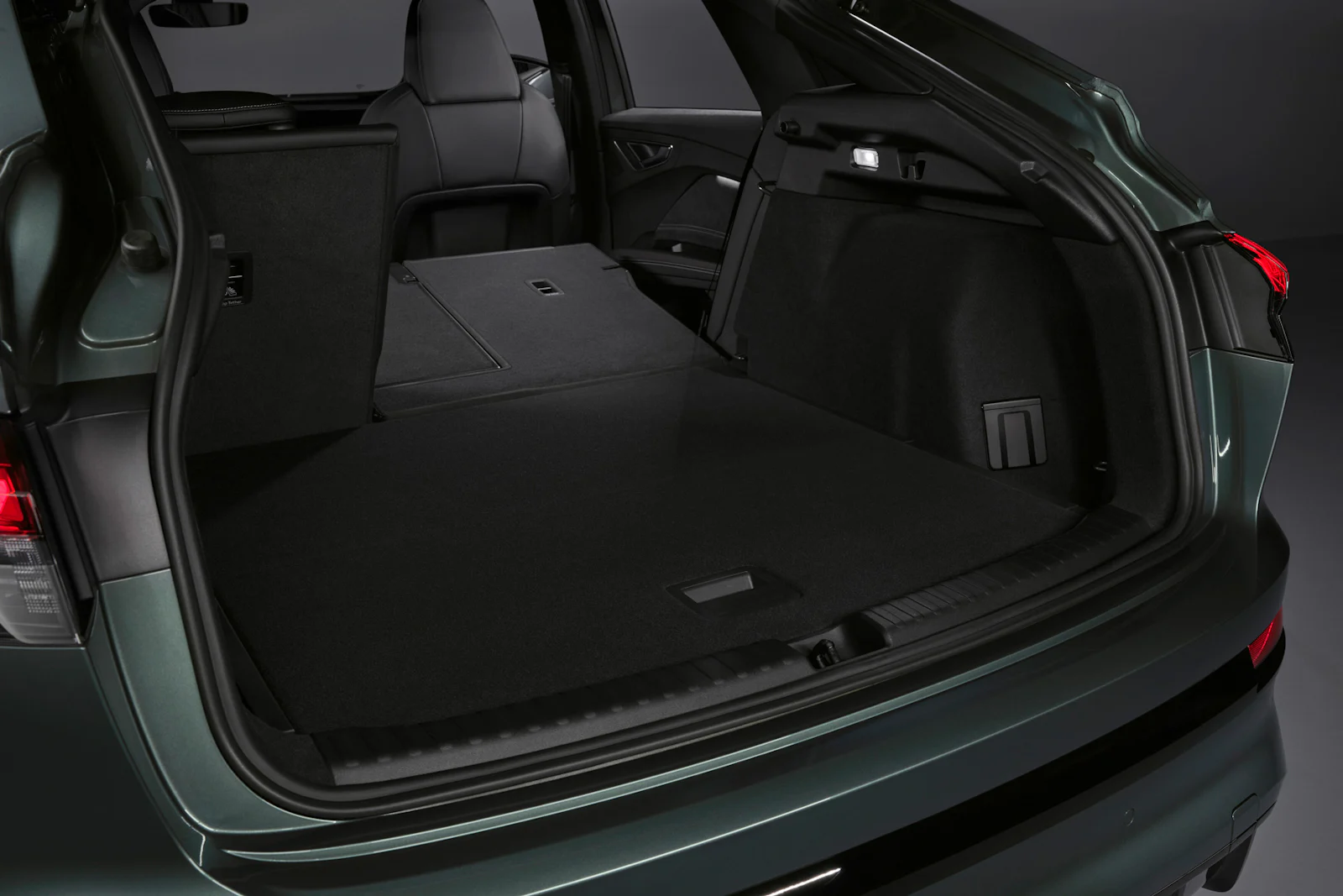 Audi Q4 Sportback e-tron foto exterior maletero