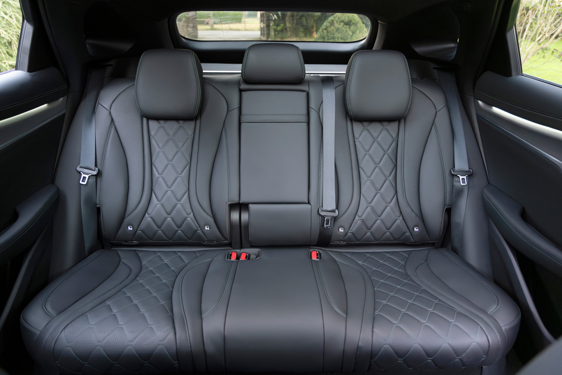 BYD SEALION 7 foto interior asientos traseros