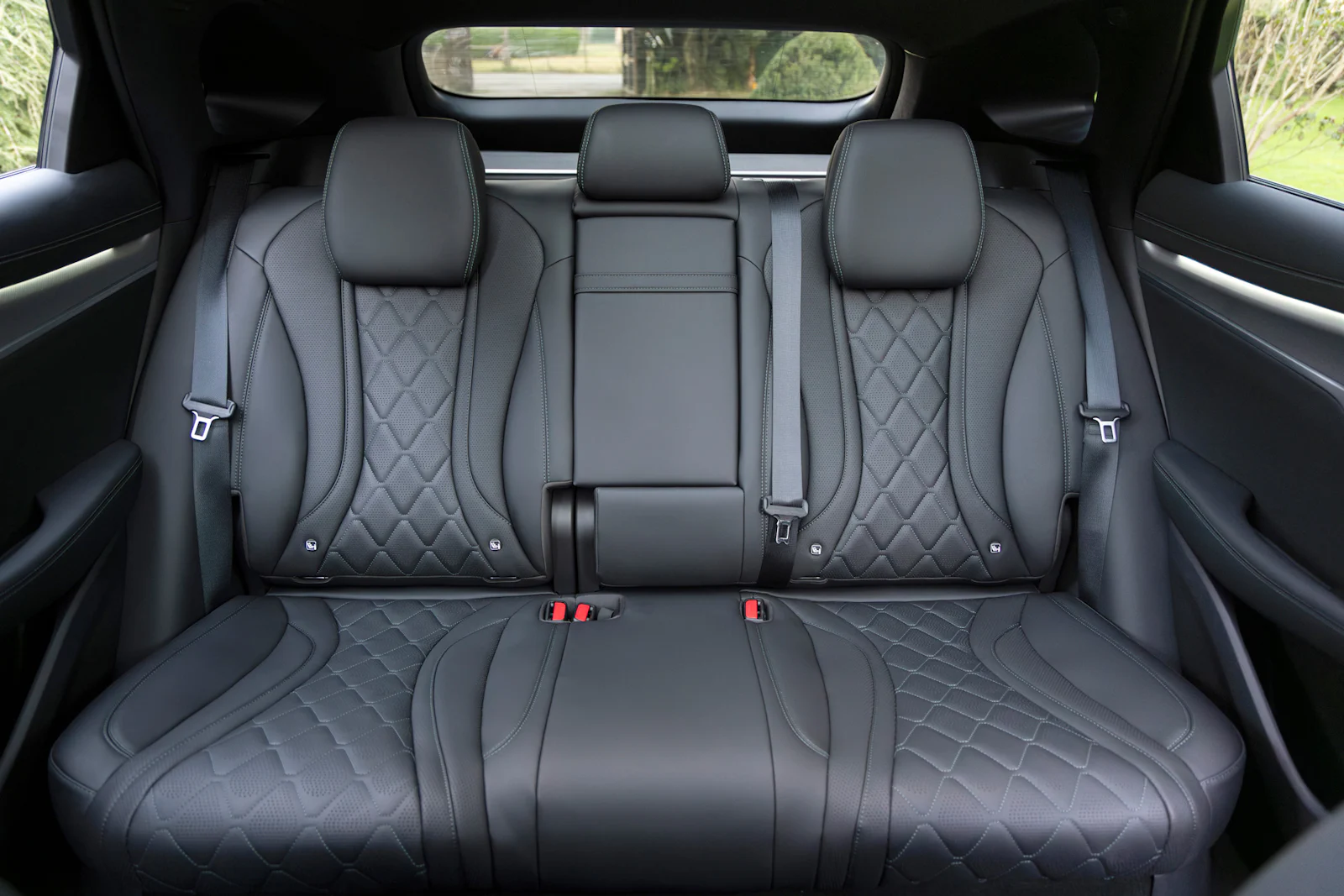 BYD SEALION 7 foto interior asientos traseros