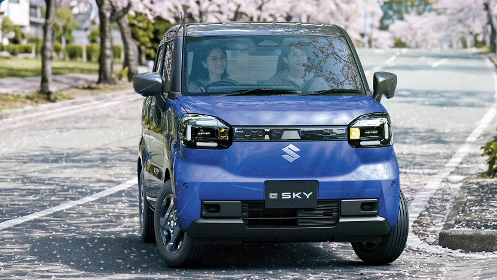 Suzuki e-Sky en un entorno urbano, el kei car eléctrico que Suzuki llevará al Reino Unido en 2027