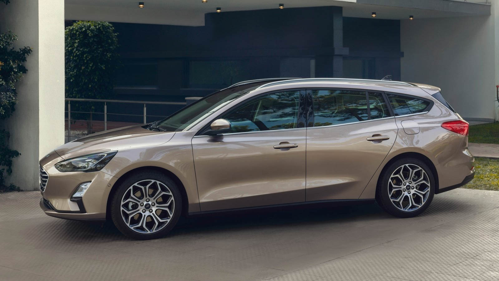 Vista lateral Ford Focus Sportbreak