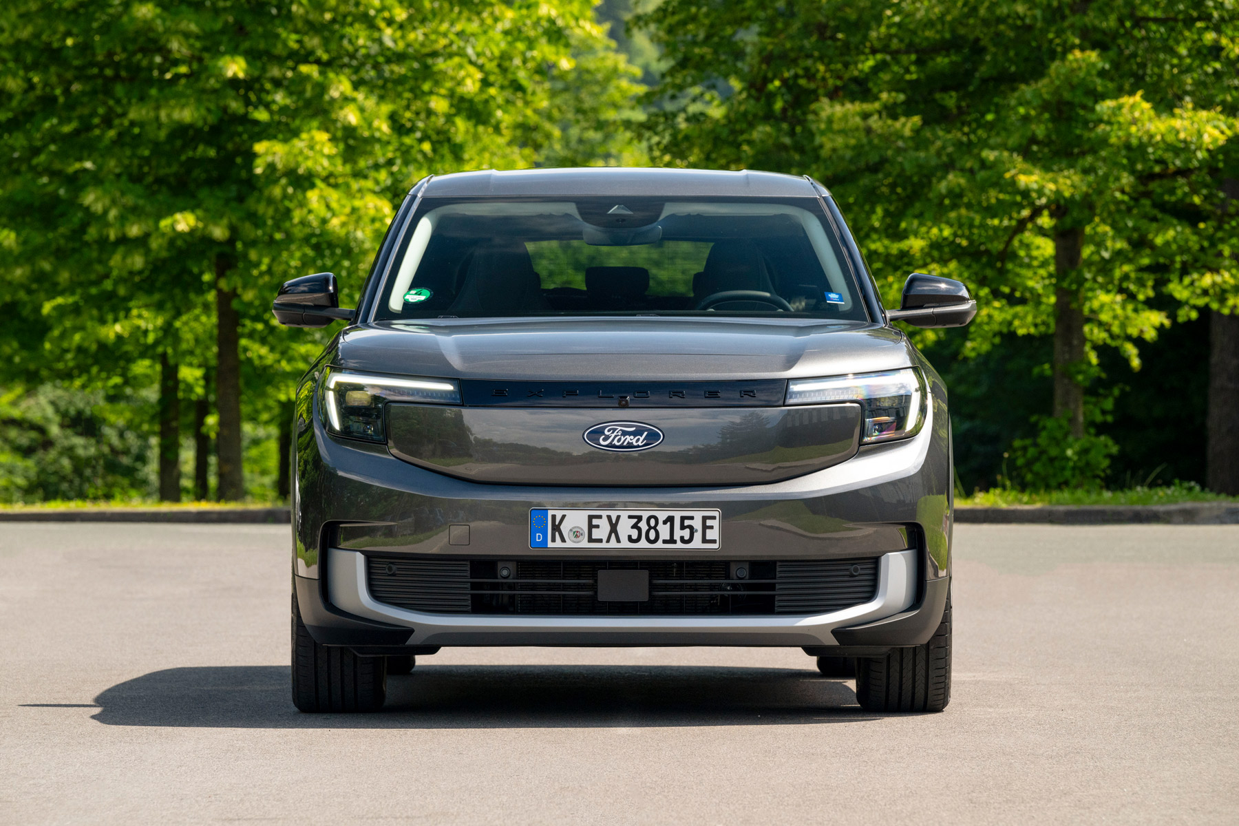 Ford Explorer, foto exterior negro estático