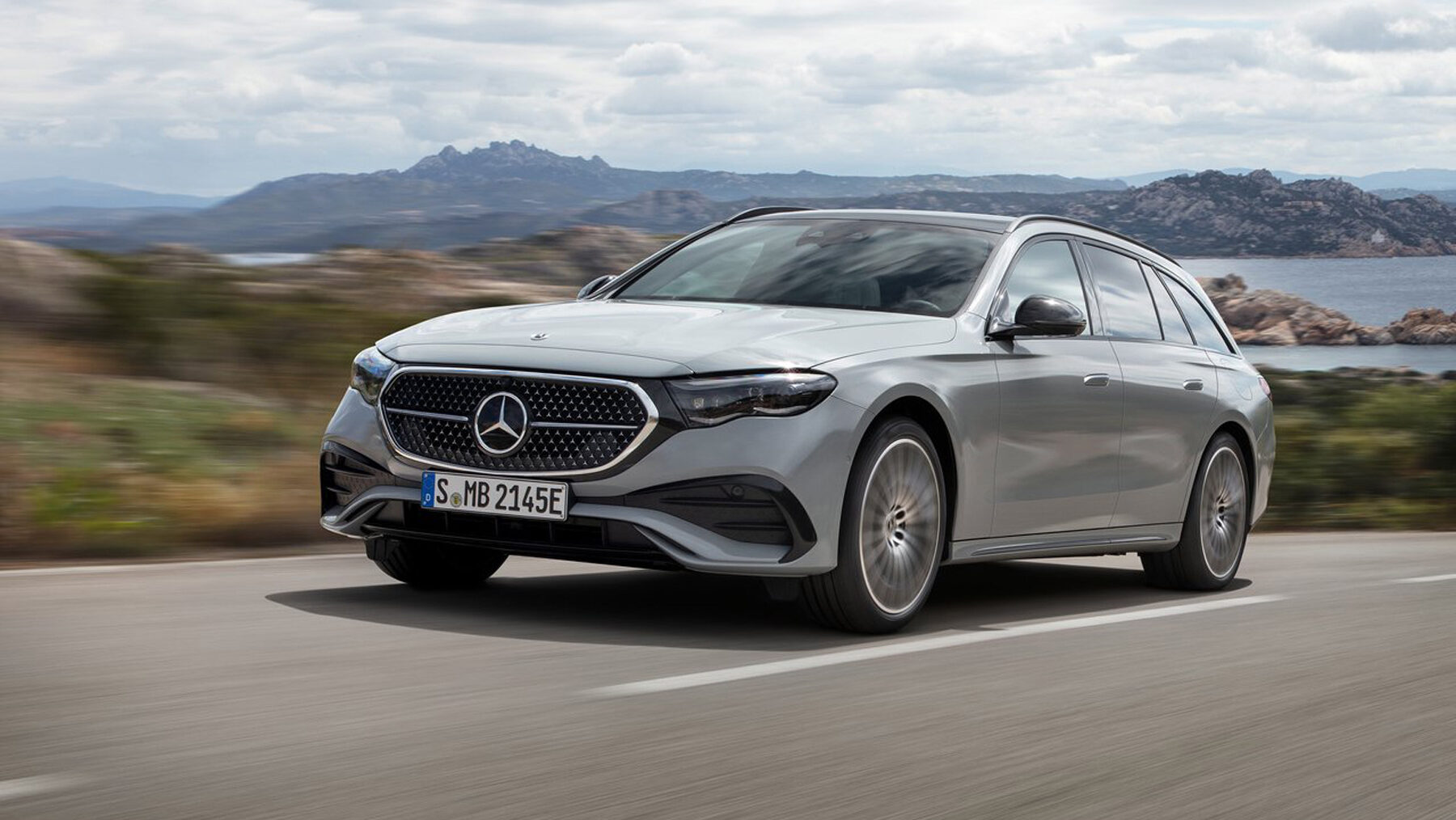 Mercedes Clase E foto exterior dinámica (Estate)