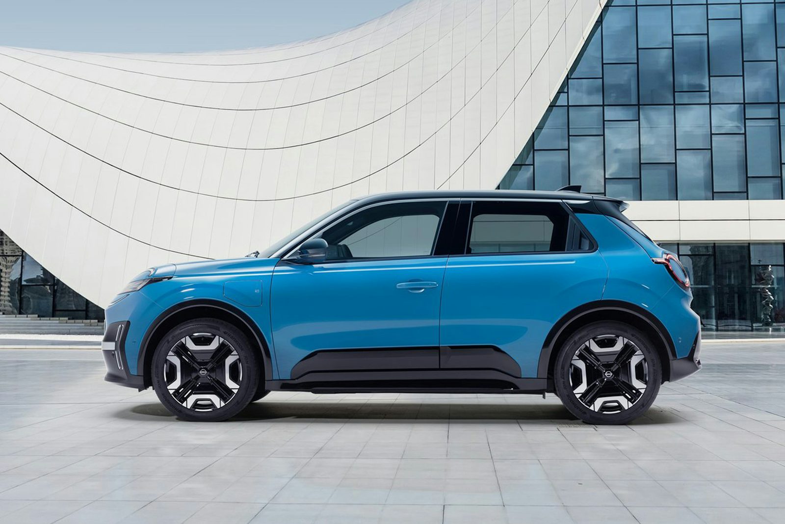 Nissan Micra 2026 exterior lateral azul