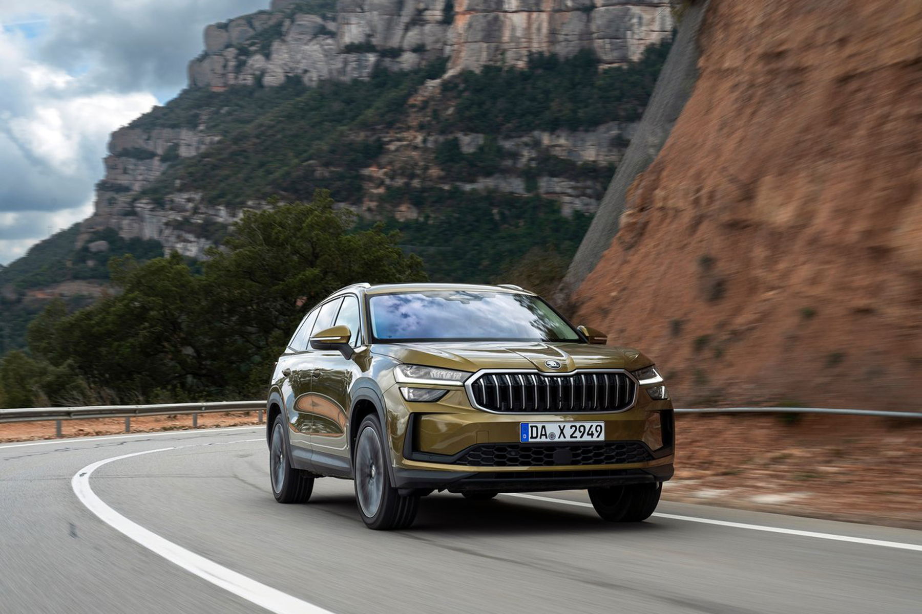 Skoda Kodiaq foto exterior dinámica