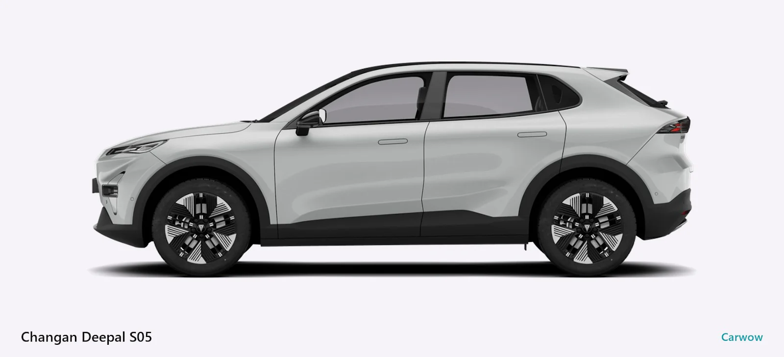 Changan Deepal S05 visto de perfil sobre fondo claro