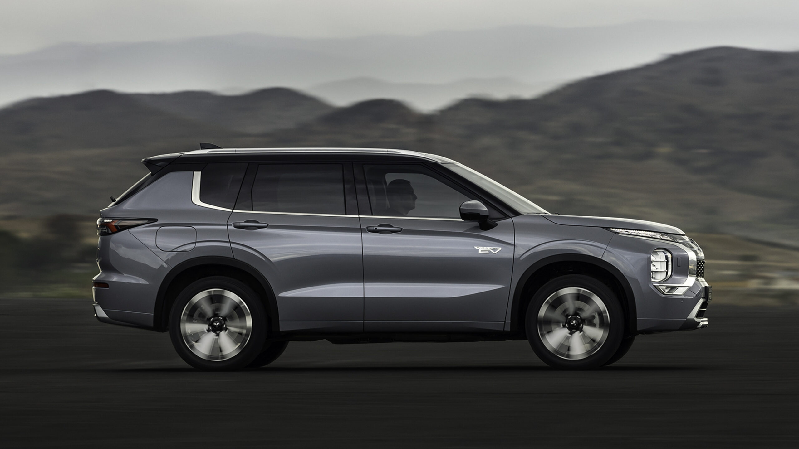 Precio, lanzamiento y medidas del Mitsubishi Outlander PHEV 2025 Carwow