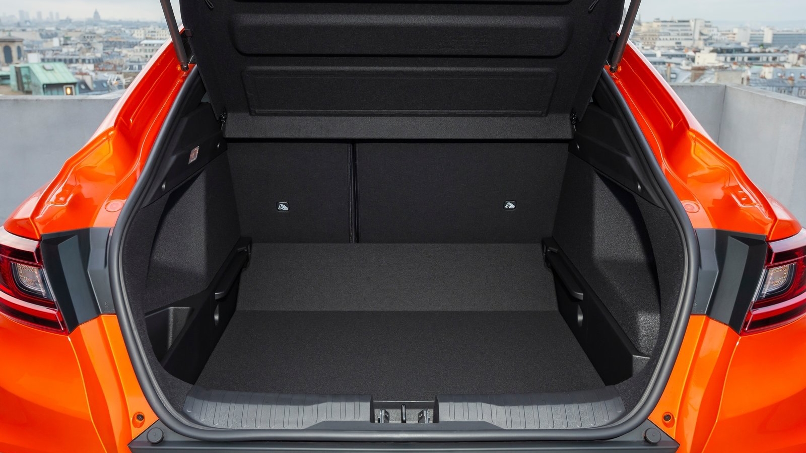 Comparativa Peugeot 408 vs Renault Arkana